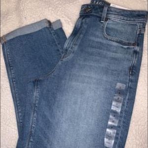 AMERICAN EAGLE MOM JEANS NWT SIZE 8short